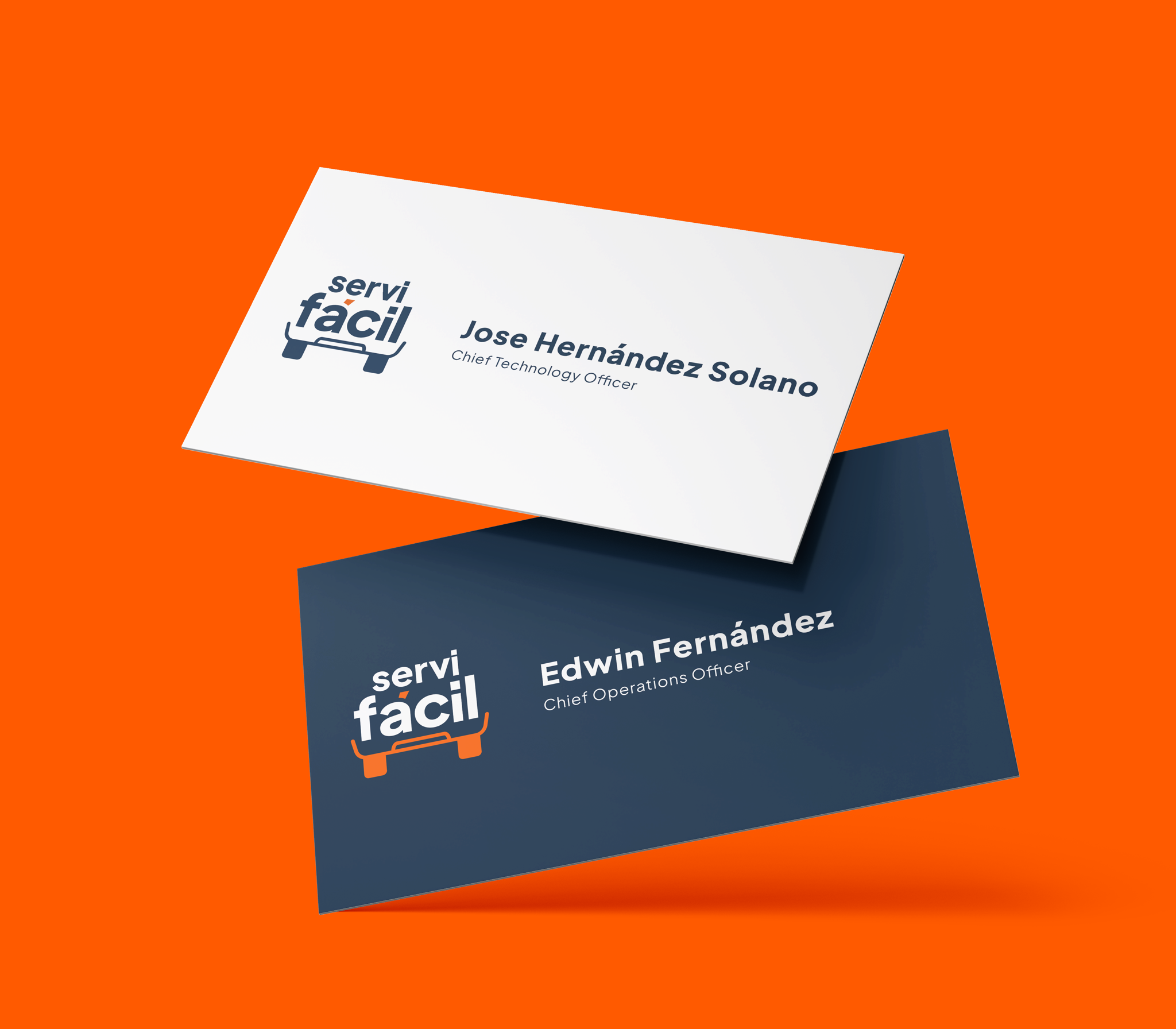 Application mockup: two ServiFácil business cards, one white and one navy, floating on an orange background.